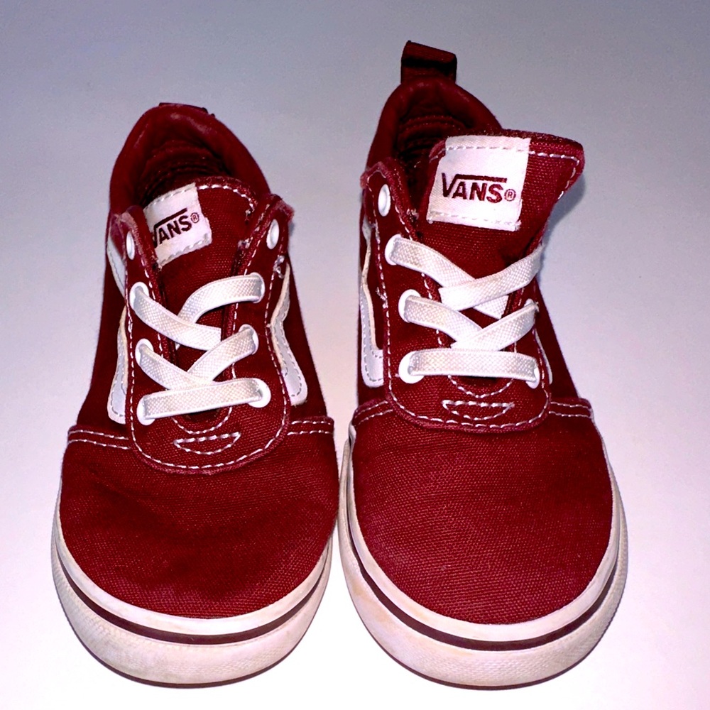Vans Size 9 Maroon Elastic Lace Low Tops